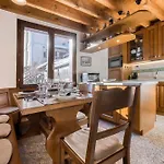 La Chouette - Intimate 2 Bedroom Demi-chalet Ideally Located *