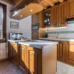La Chouette - Intimate 2 Bedroom Demi-chalet Ideally Located