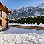 Domek alpejski La Chouette - Intimate 2 Bedroom Demi-chalet Ideally Located *