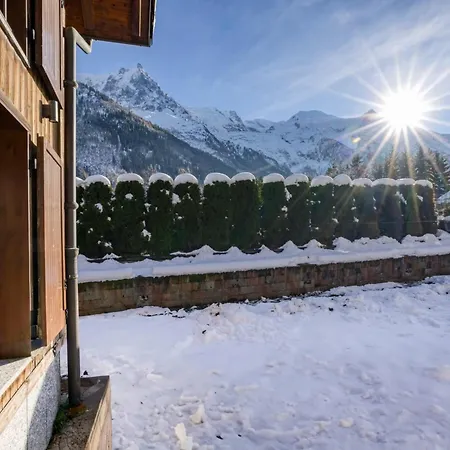 La Chouette - Intimate 2 Bedroom Demi-chalet Ideally Located 木屋 霞慕尼