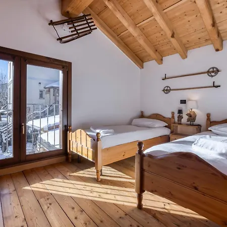 木屋 La Chouette - Intimate 2 Bedroom Demi-chalet Ideally Located 霞慕尼