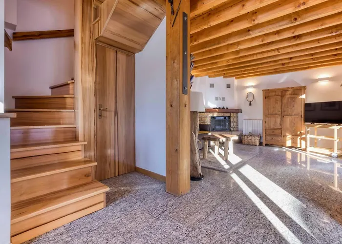 La Chouette - Intimate 2 Bedroom Demi-chalet Ideally Located شاليه *