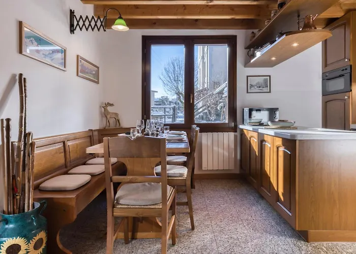 La Chouette - Intimate 2 Bedroom Demi-chalet Ideally Located شاليه *