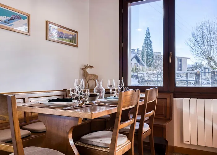 La Chouette - Intimate 2 Bedroom Demi-chalet Ideally Located