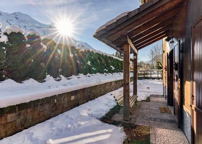 La Chouette - Intimate 2 Bedroom Demi-chalet Ideally Located