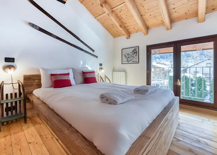 La Chouette - Intimate 2 Bedroom Demi-chalet Ideally Located *