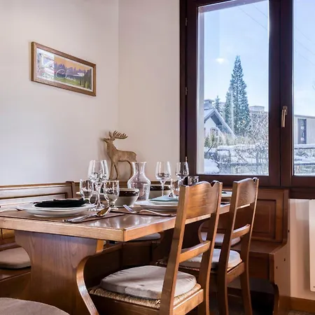 La Chouette - Intimate 2 Bedroom Demi-chalet Ideally Located